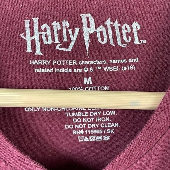 Harry Potter Gryffindor T-Shirt Size M EUC - Picture 3 of 3